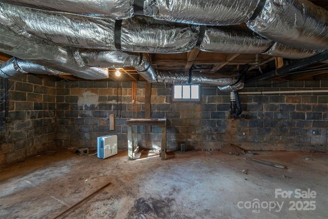 333 Richmond Avenue, Swannanoa, NC 28778