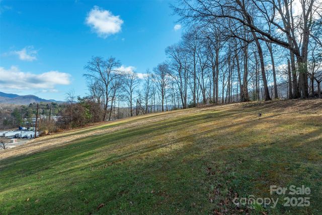 333 Richmond Avenue, Swannanoa, NC 28778