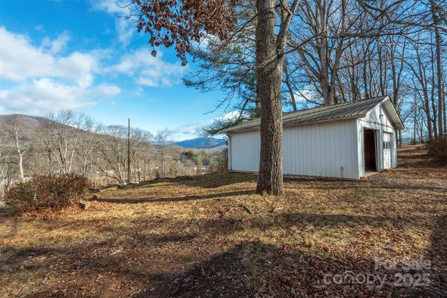 333 Richmond Avenue, Swannanoa, NC 28778