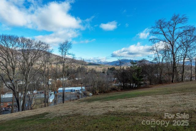 333 Richmond Avenue, Swannanoa, NC 28778