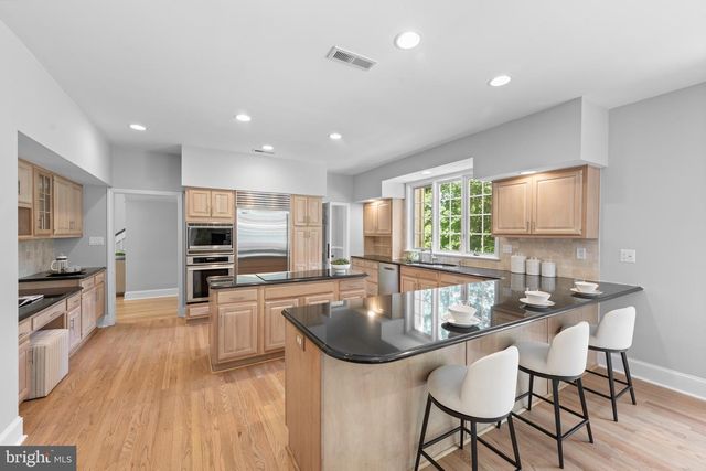 1285 FARM RD, Berwyn, PA 19312