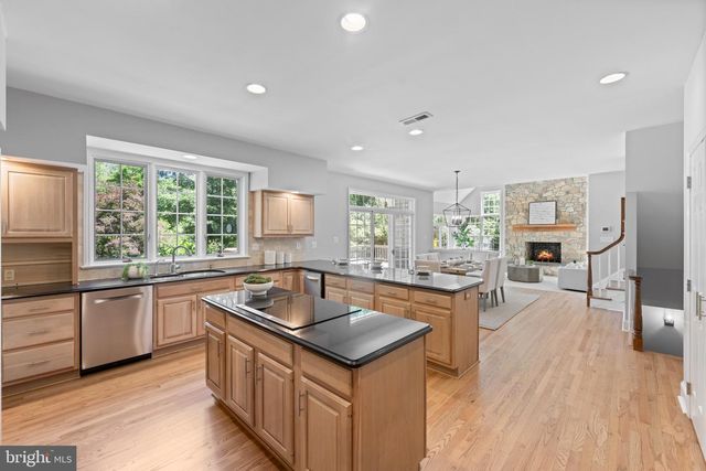 1285 FARM RD, Berwyn, PA 19312