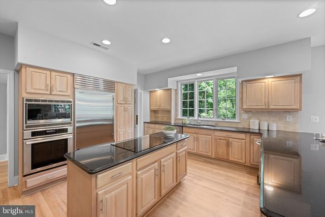1285 FARM RD, Berwyn, PA 19312