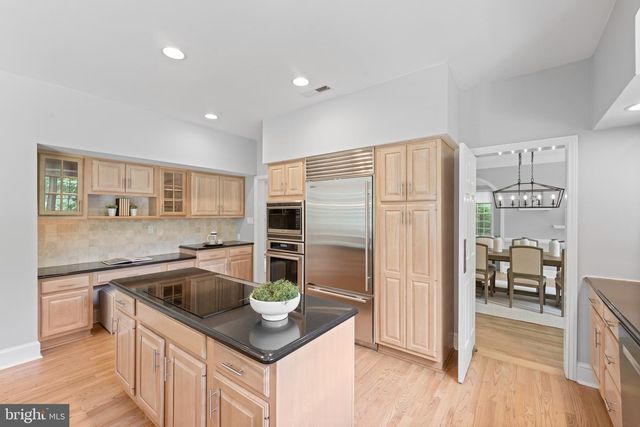 1285 FARM RD, Berwyn, PA 19312