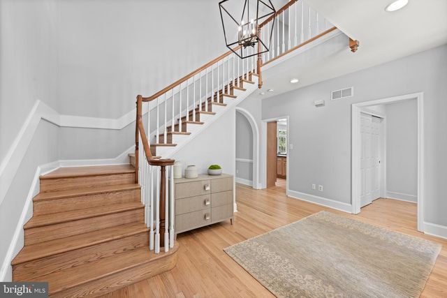 1285 FARM RD, Berwyn, PA 19312