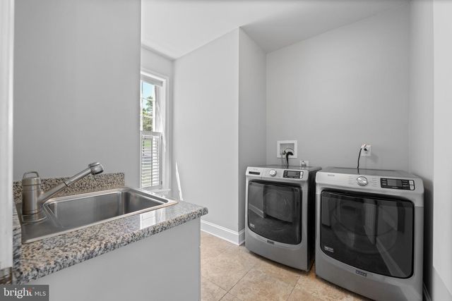 1285 FARM RD, Berwyn, PA 19312