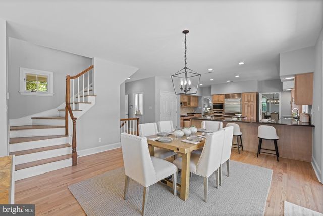 1285 FARM RD, Berwyn, PA 19312