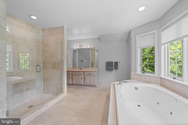 1285 FARM RD, Berwyn, PA 19312