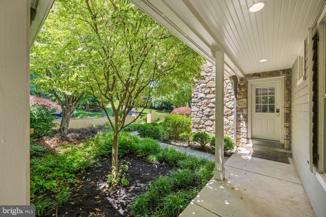 1285 FARM RD, Berwyn, PA 19312