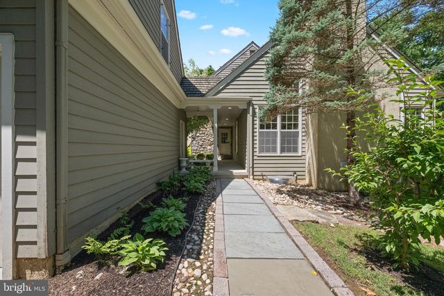 1285 FARM RD, Berwyn, PA 19312