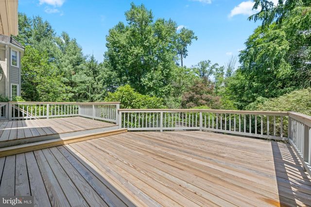 1285 FARM RD, Berwyn, PA 19312