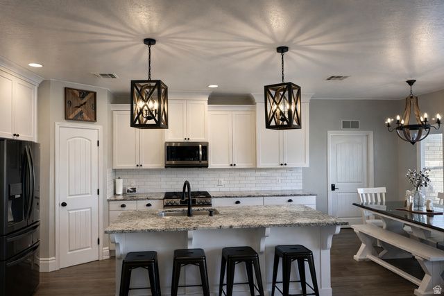 211 E SWALLOWTAIL LN, Washington, UT 84780