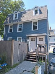 46 1/2 Essex St, Salem, MA 01970