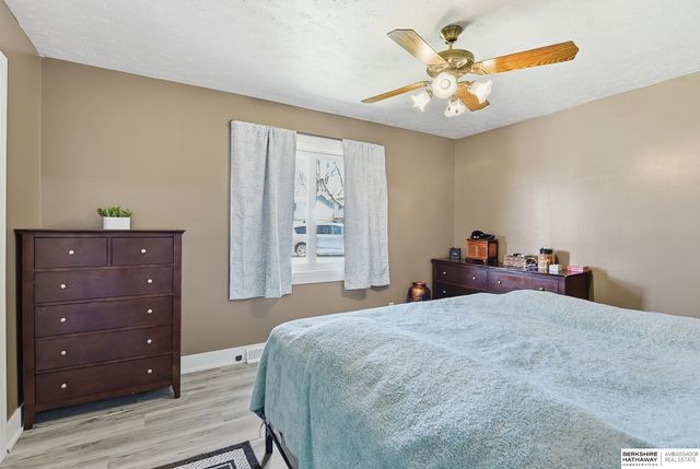 8614 S 39th Street, Bellevue, NE 68147