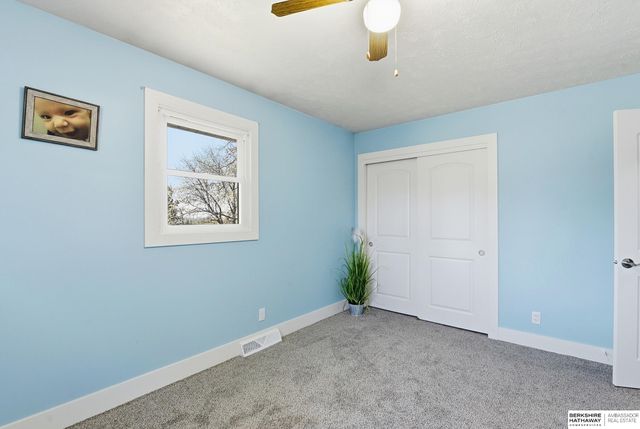 8614 S 39th Street, Bellevue, NE 68147