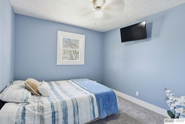 8614 S 39th Street, Bellevue, NE 68147