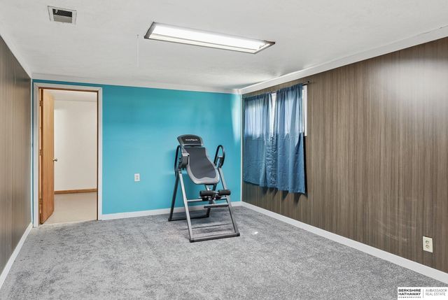 8614 S 39th Street, Bellevue, NE 68147