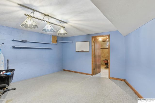 8614 S 39th Street, Bellevue, NE 68147