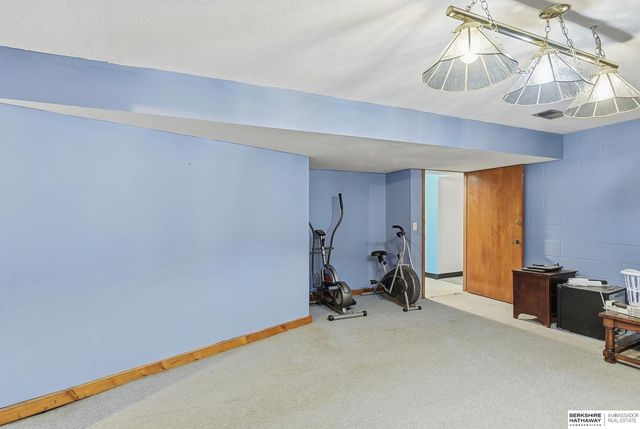 8614 S 39th Street, Bellevue, NE 68147