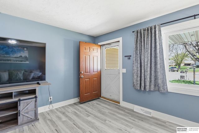 8614 S 39th Street, Bellevue, NE 68147