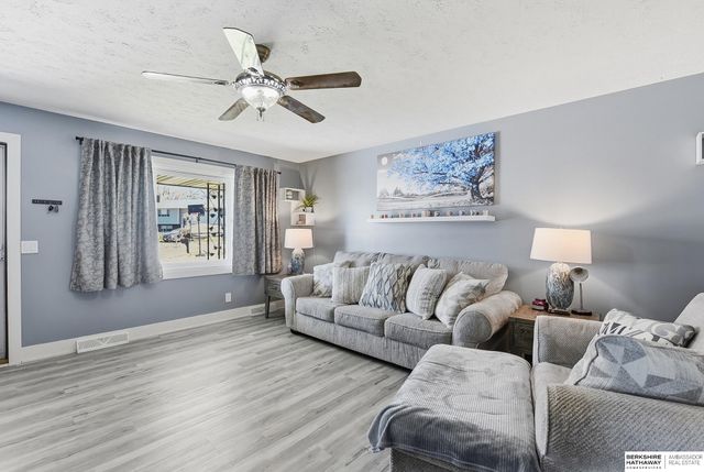 8614 S 39th Street, Bellevue, NE 68147
