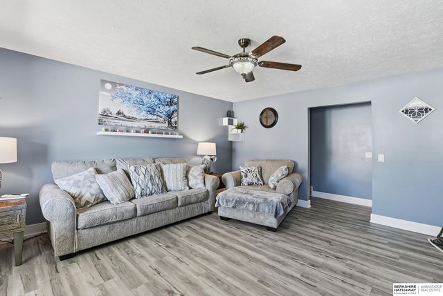 8614 S 39th Street, Bellevue, NE 68147