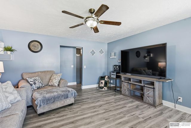 8614 S 39th Street, Bellevue, NE 68147