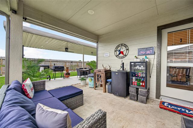 10626 Deussen Lane, Texas City, TX 77591