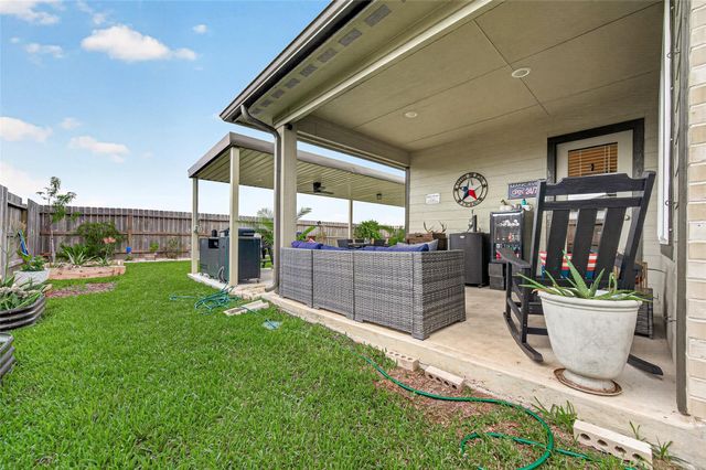 10626 Deussen Lane, Texas City, TX 77591