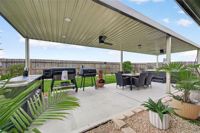 10626 Deussen Lane, Texas City, TX 77591