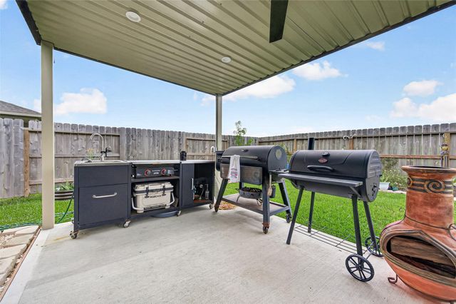 10626 Deussen Lane, Texas City, TX 77591