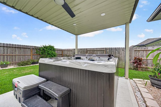 10626 Deussen Lane, Texas City, TX 77591