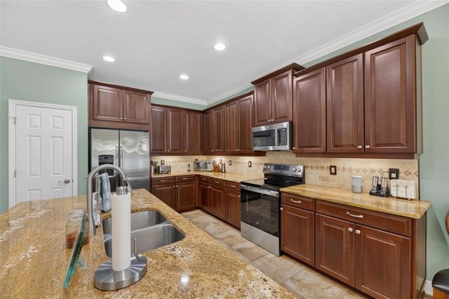 204 DAKOTA HILL DRIVE, Seffner, FL 33584