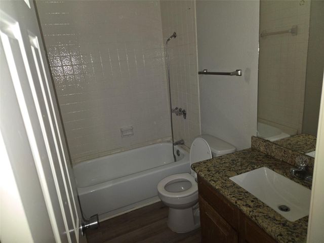 2425 Holly Hall Street 107, Houston, TX 77054