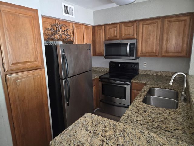 2425 Holly Hall Street 107, Houston, TX 77054