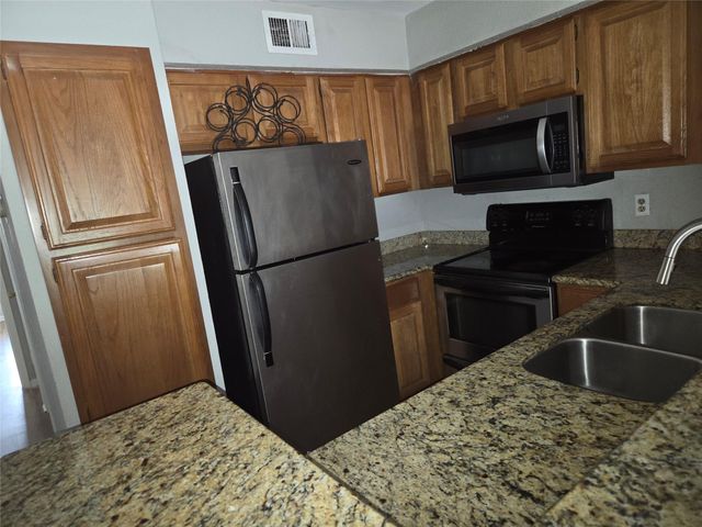 2425 Holly Hall Street 107, Houston, TX 77054
