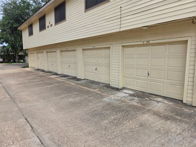 2425 Holly Hall Street 107, Houston, TX 77054