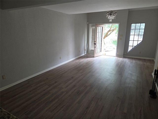 2425 Holly Hall Street 107, Houston, TX 77054
