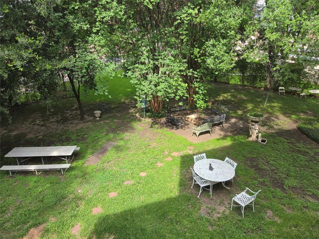 2425 Holly Hall Street 107, Houston, TX 77054