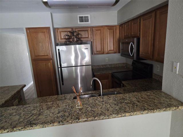 2425 Holly Hall Street 107, Houston, TX 77054