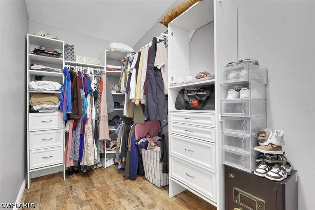 3300 Valencia DR, Naples, FL 34120