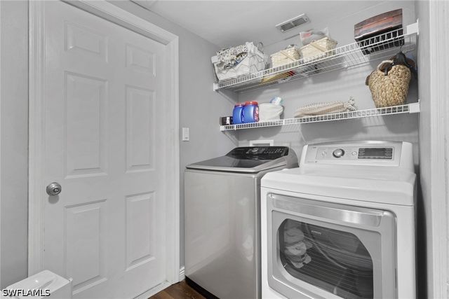 3300 Valencia DR, Naples, FL 34120