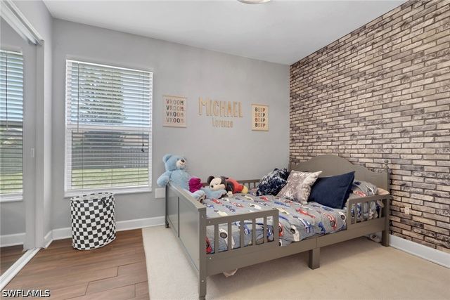 3300 Valencia DR, Naples, FL 34120