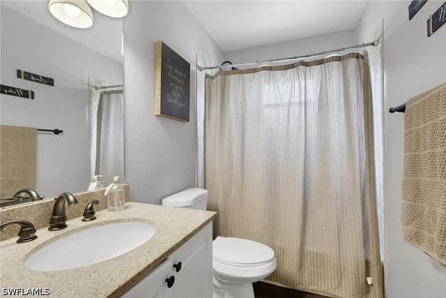 3300 Valencia DR, Naples, FL 34120