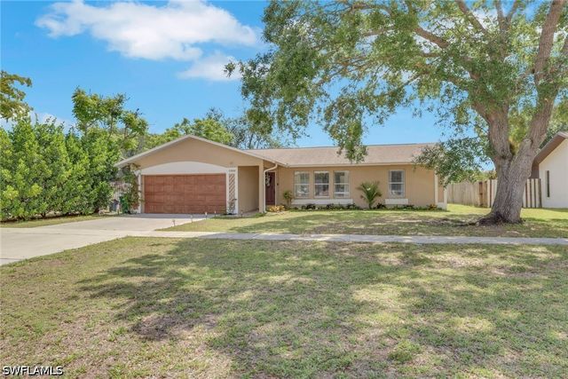 3300 Valencia DR, Naples, FL 34120