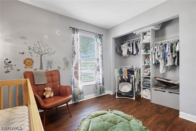 3300 Valencia DR, Naples, FL 34120