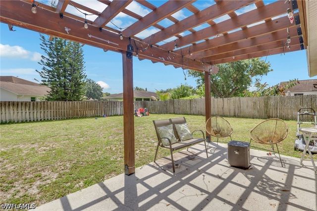 3300 Valencia DR, Naples, FL 34120