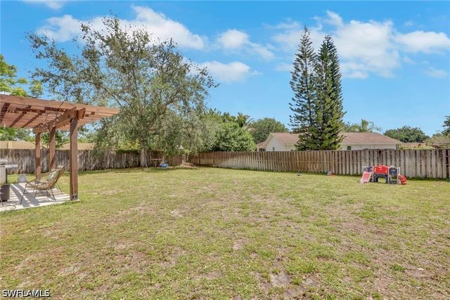 3300 Valencia DR, Naples, FL 34120