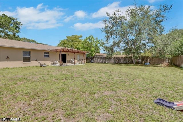 3300 Valencia DR, Naples, FL 34120