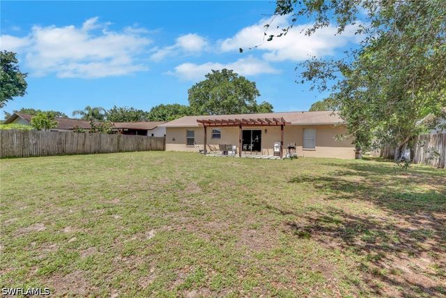 3300 Valencia DR, Naples, FL 34120